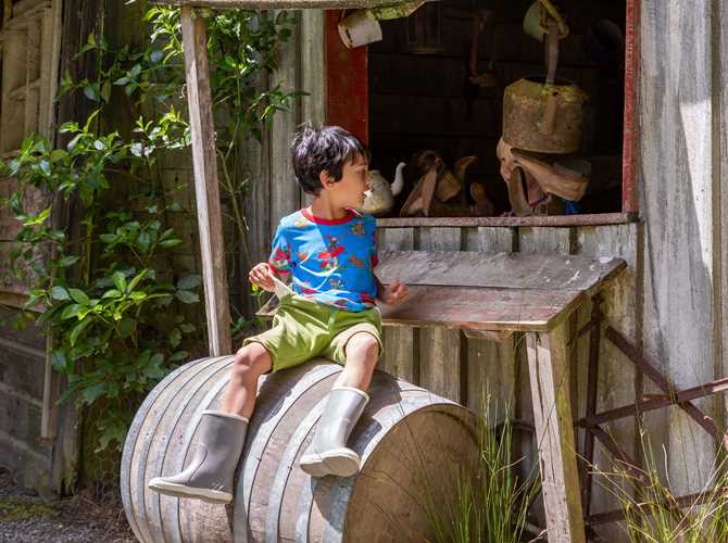 Settlement Shopping Staglands Wildlife Reserve | kid sitting on an old barrel